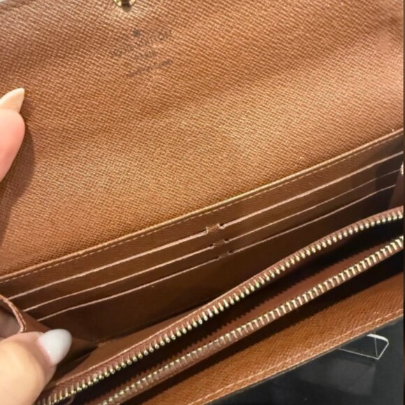 LV004. Louis Vuitton, Monogram Sarah Wallet - Picture 3 of 3